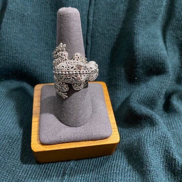 Sarda Leap of Faith Frog Ring - Picture 1 of 3